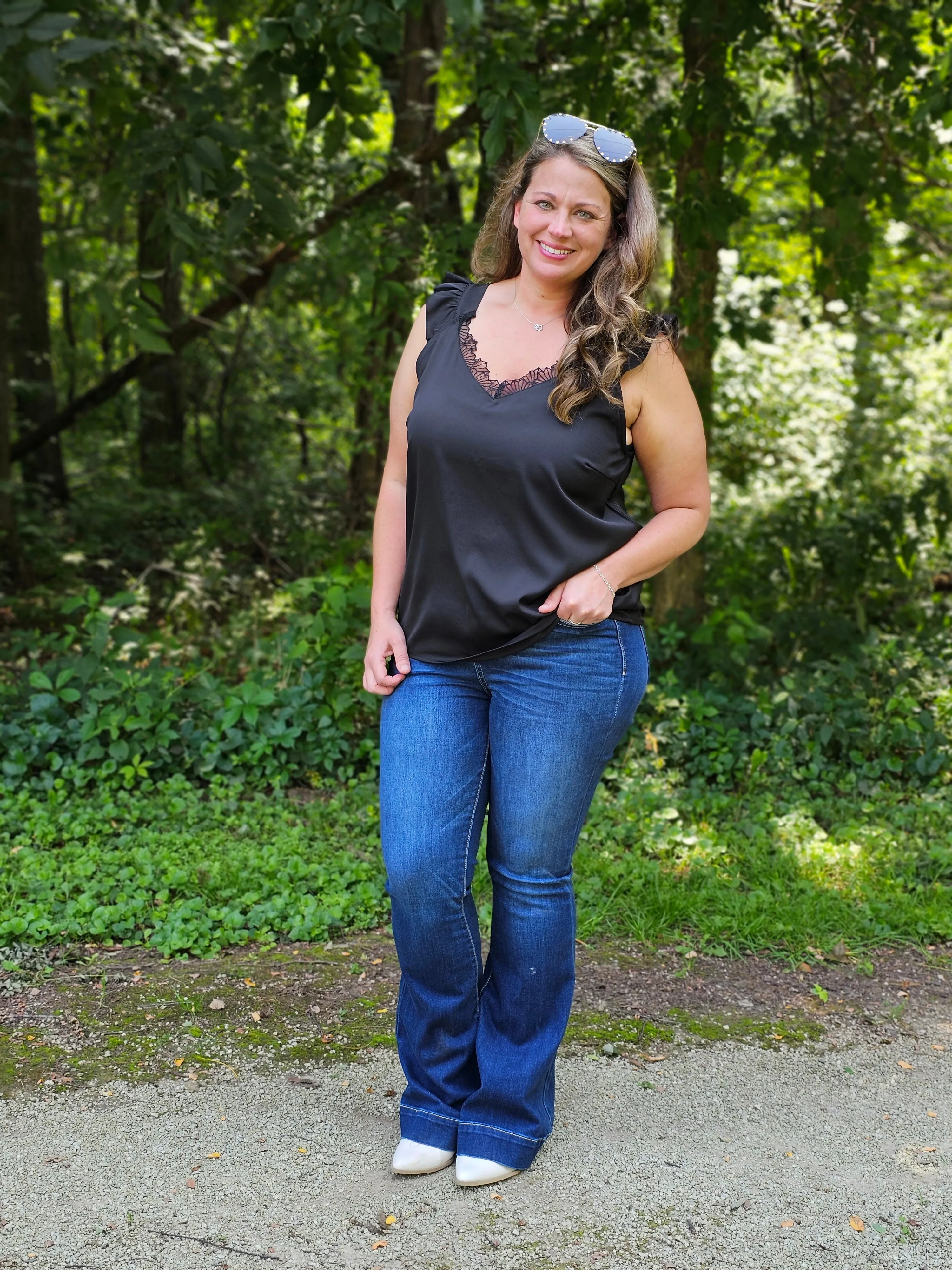 BLACK LACE TRIM SLEEVELESS TOP