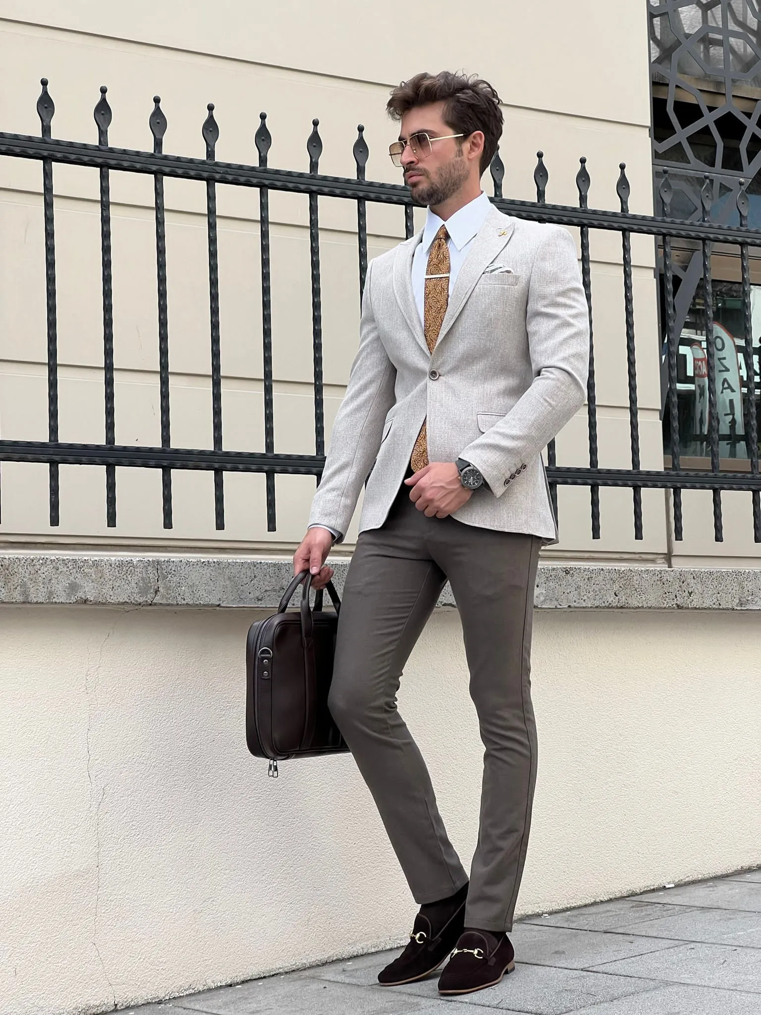 Slim Fit Pointed Collar Beige Blazer