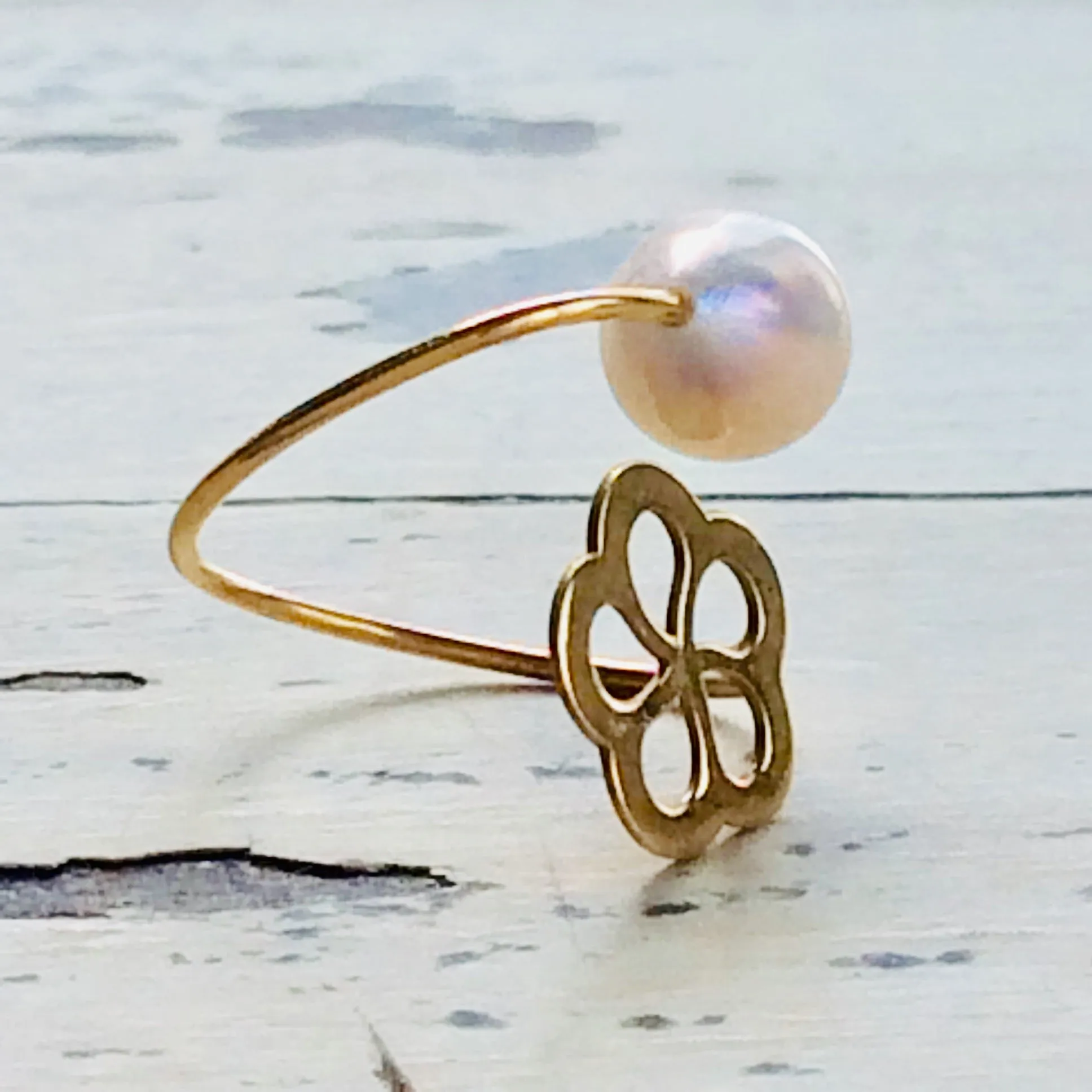 Solid Gold 18K Minimalist Flower Pearl Ring